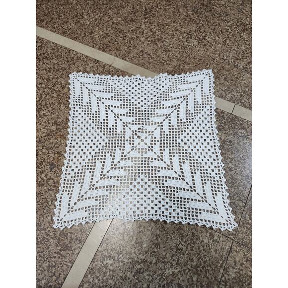 8 White Hand Crocheted Elegant Round Doilies Table Topper Mat Cottage Core - Picture 8 of 16